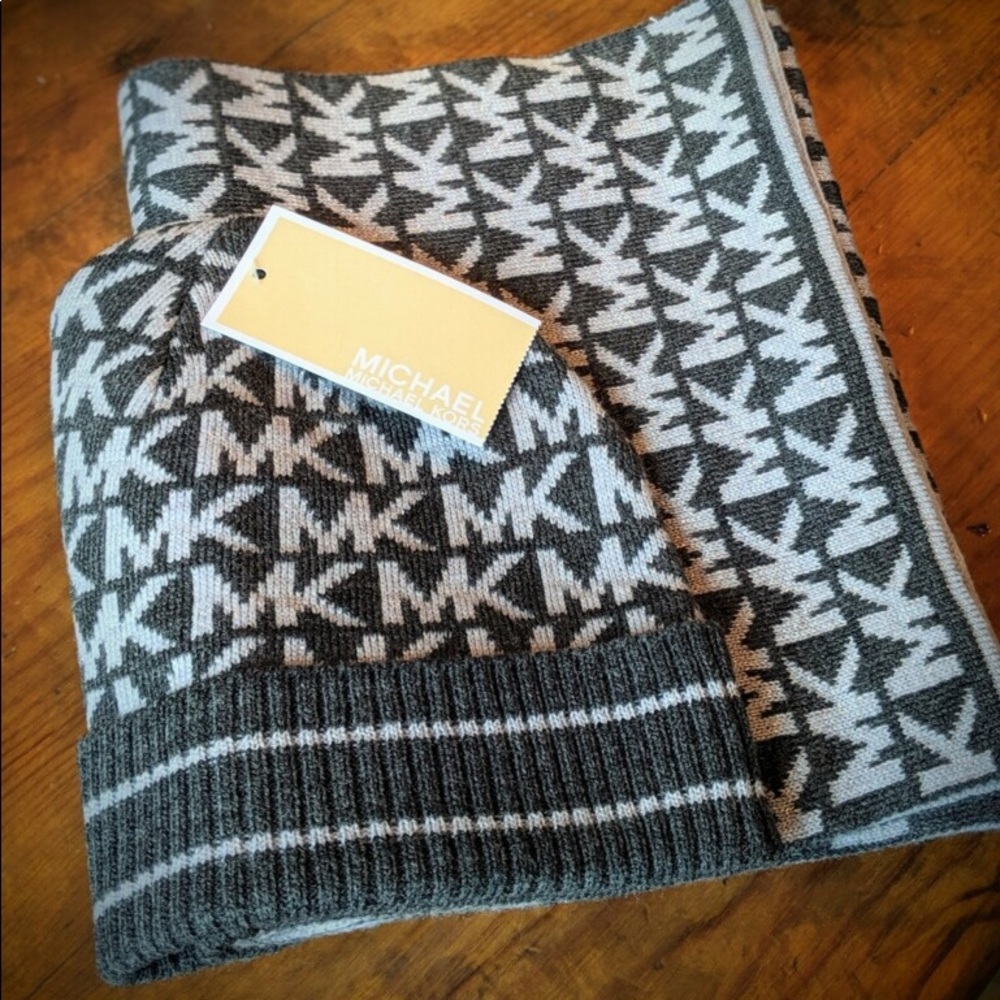Michael Kors Hat and Scarf Gift Set NWT